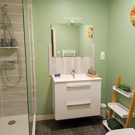 Le Logis Dans La Place De Deux