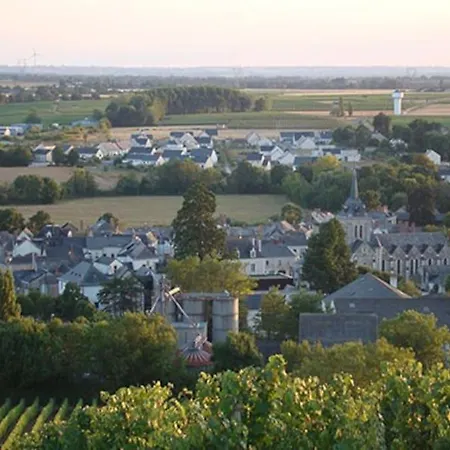 Le Logis Dans La Place De Deux Apartment