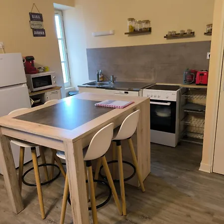 Le Logis Dans La Place De Deux 아파트 Thouarcé