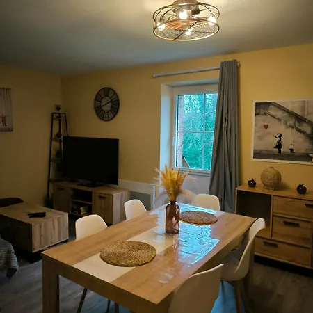 Le Logis Dans La Place De Deux Apartamento