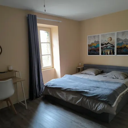 Le Logis Dans La Place De Deux 아파트 Thouarcé